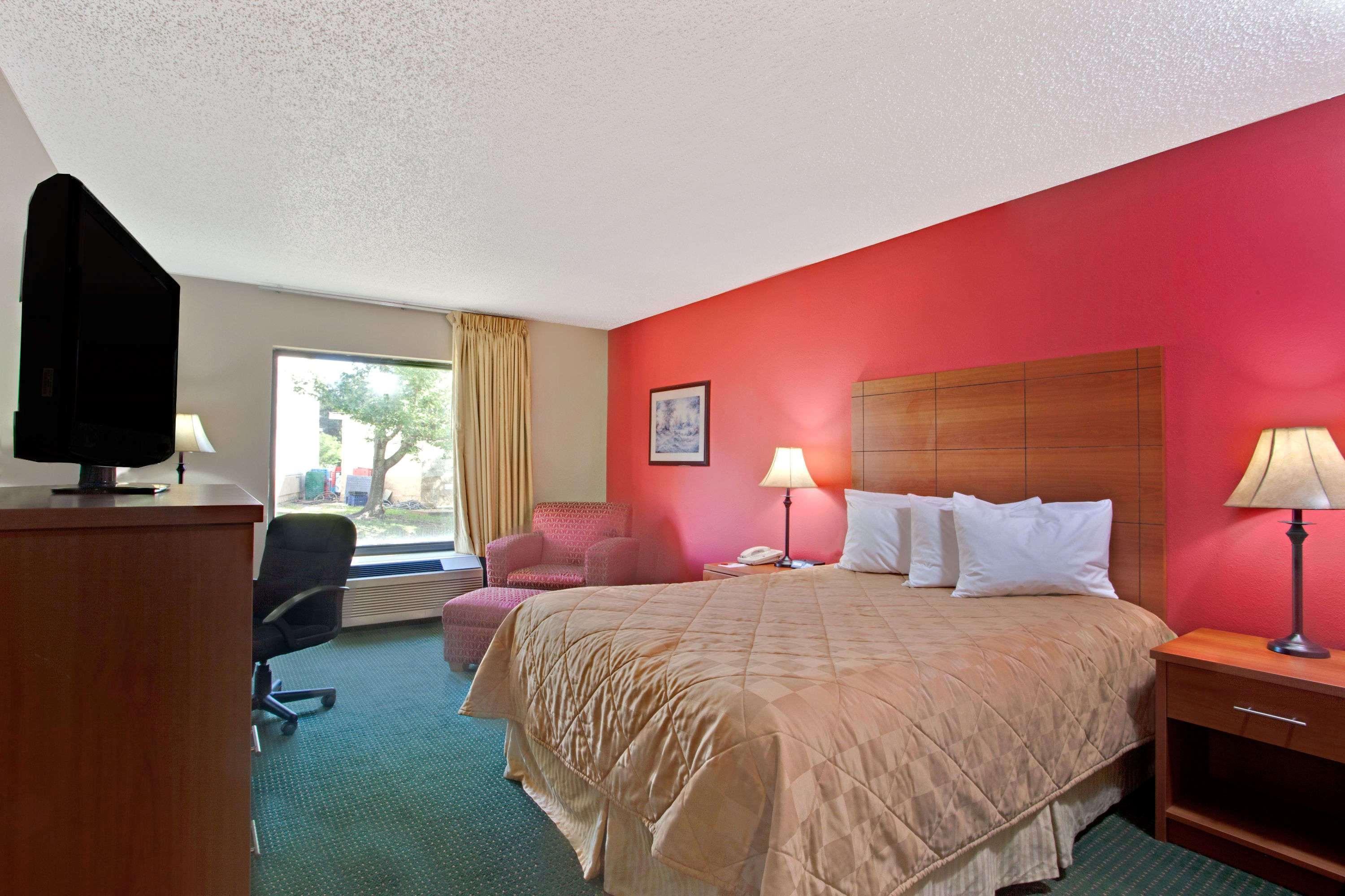 Ramada By Wyndham Pearl/Jackson Airport Hotel Exterior photo