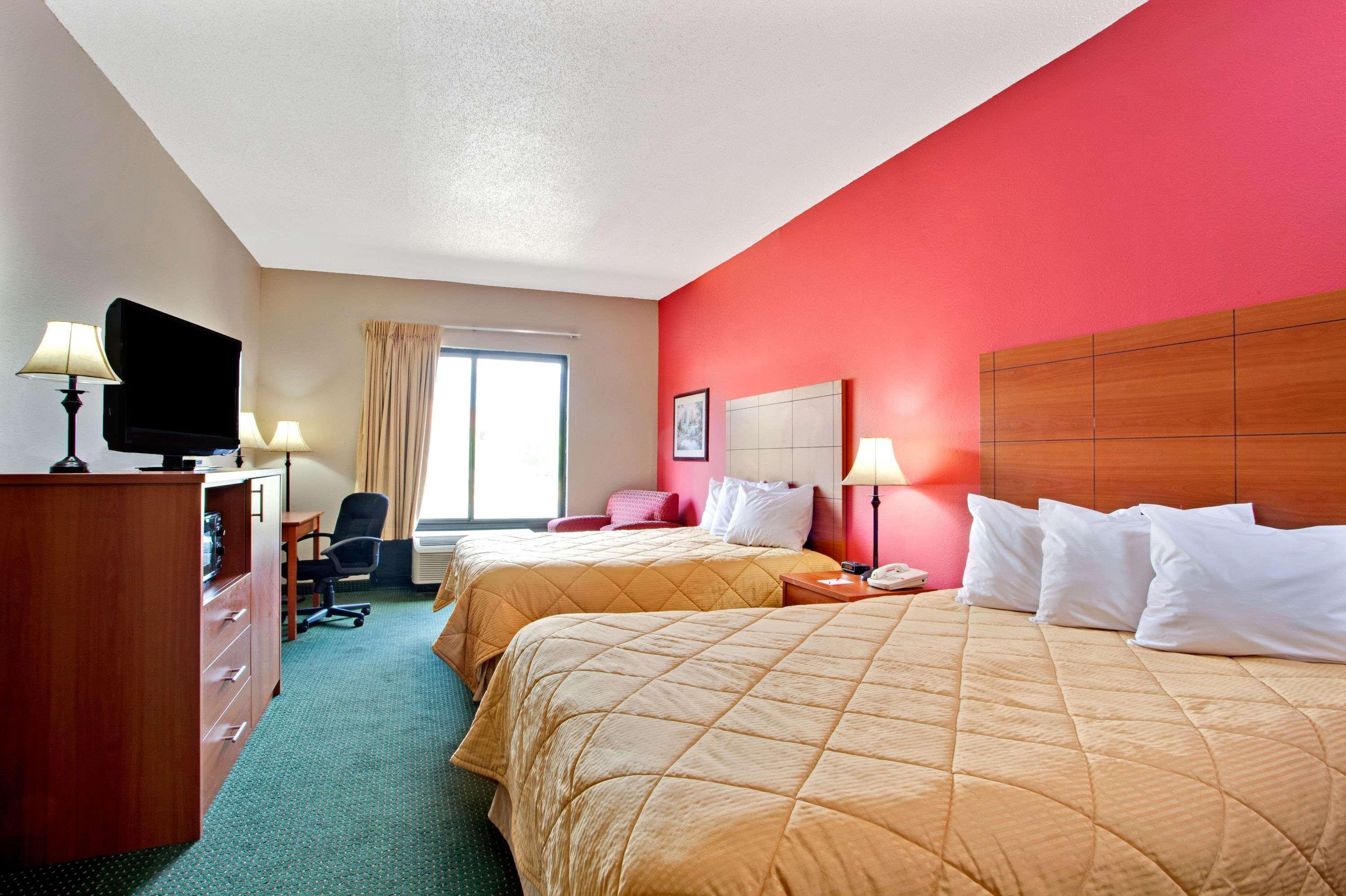Ramada By Wyndham Pearl/Jackson Airport Hotel Exterior photo
