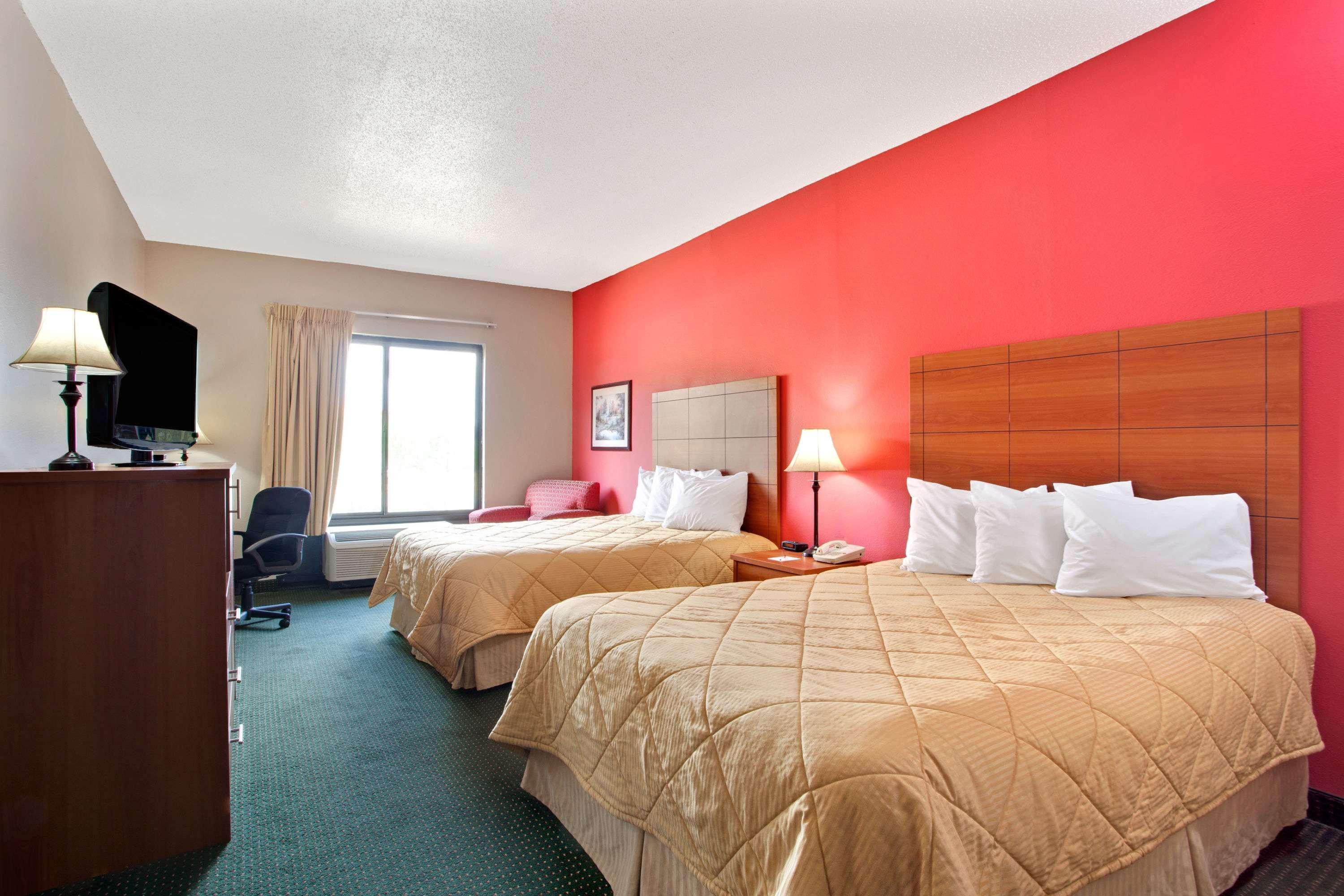Ramada By Wyndham Pearl/Jackson Airport Hotel Exterior photo