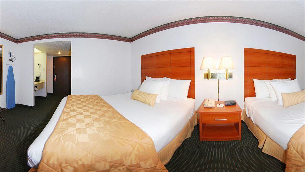 Ramada By Wyndham Pearl/Jackson Airport Hotel Exterior photo