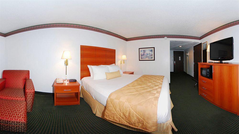 Ramada By Wyndham Pearl/Jackson Airport Hotel Exterior photo