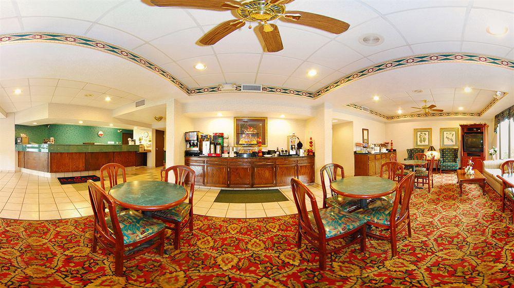 Ramada By Wyndham Pearl/Jackson Airport Hotel Exterior photo